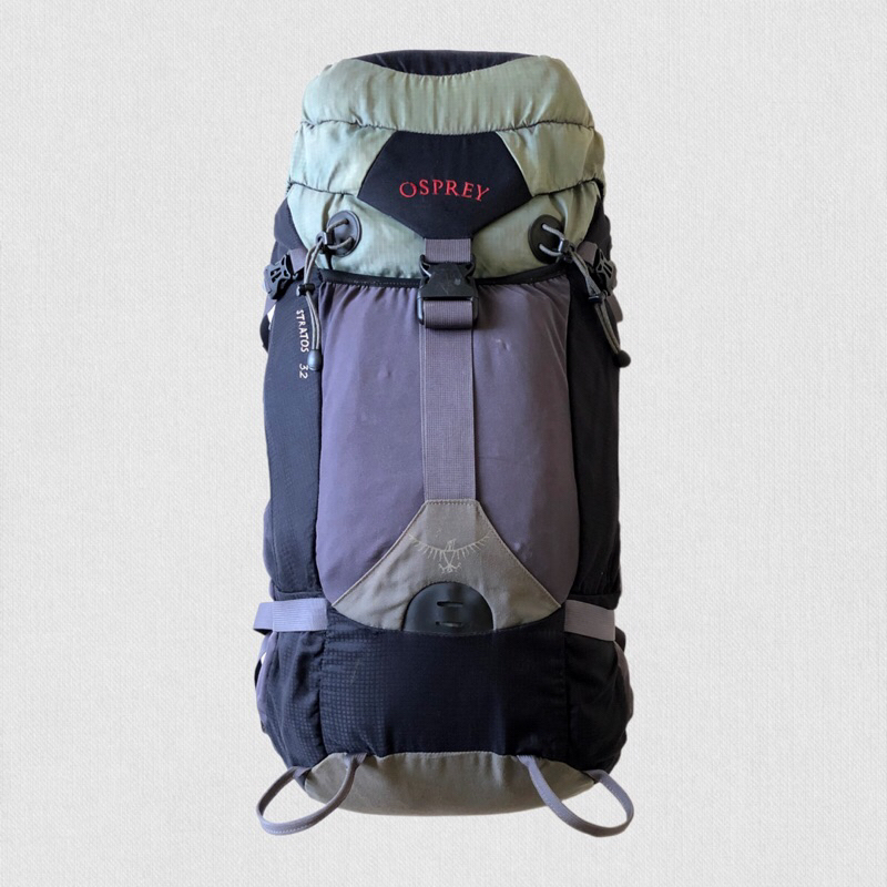 Osprey Stratos 32 徒步旅行背包灰色黑色