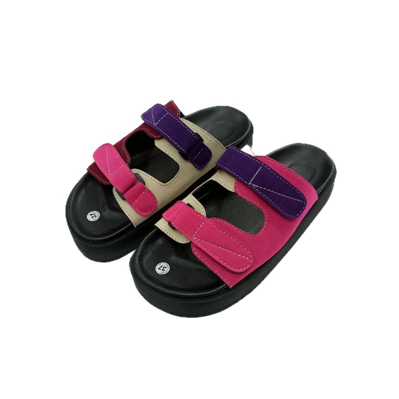 最新款 Combi 2 輪胎海綿涼鞋