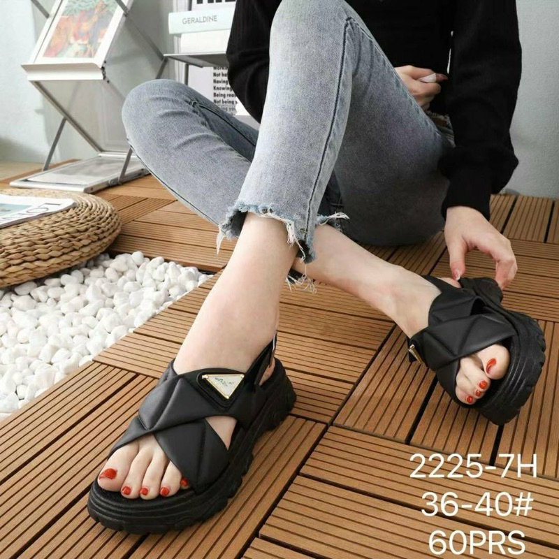 女式 Cross Jelly Wedges 涼鞋 2225 Odel Cross Jelly 涼鞋漂亮的圖案,材質柔軟,