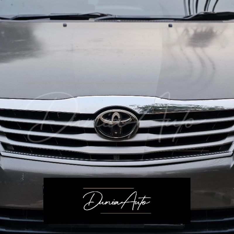 豐田 Innova 2008 2015 黑色鍍鉻徽標徽章正面