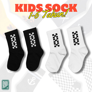 OFF-WHITE 灰白色兒童襪子與 Oldschool Motifs 長厚分佈小腿系列