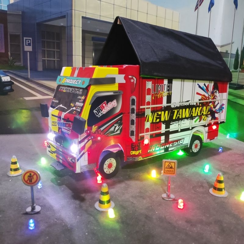 Kayu 微型玩具卡車換檔變體輕型獎勵篷布汽車換檔帶卡車啟示錄 ABADI 模型玩具卡車由木頭製成,可轉動和遙控汽車手推