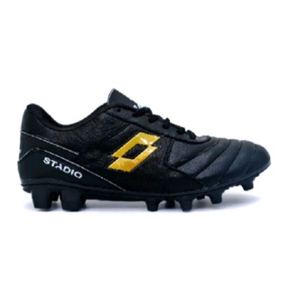 Lotto Stadio 足球鞋採用真皮製成鞋底縫在整潔周圍 38-43