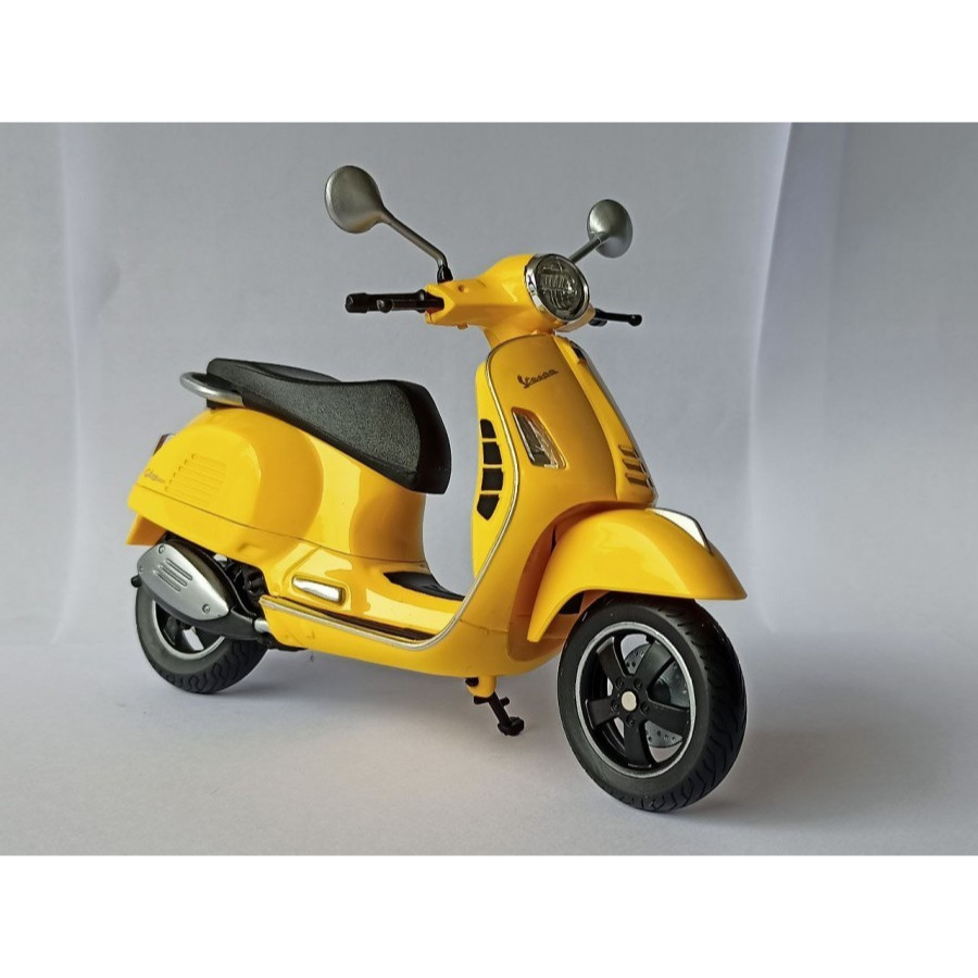 微型摩托車 Vespa GTS Super 2020 黃色 Welly 壓鑄電機比例 1:12 兒童玩具
