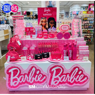 Miniso X BARBIE TUMBLR BOOK 鐵絲網書餐具套裝餐具飲料瓶不倒翁背包迷你風扇風扇錢包化妝包筆收納