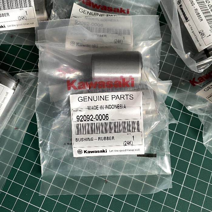 KAWASAKI Bosh Arm 襯套橡膠 Kaze W175 ZX130 所有類型川崎原裝零件 92092-0006