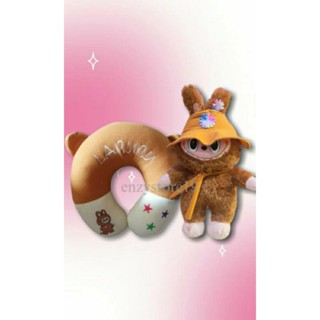 Labubu 娃娃和可愛的 Labubu 頸枕和