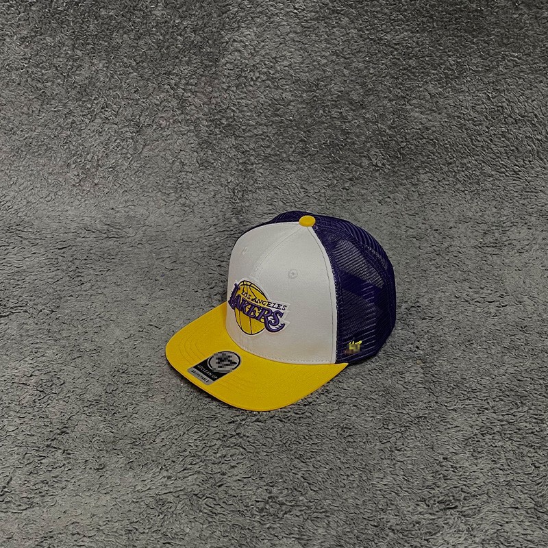 明星款47平沿棒球帽湖人隊帽子透氣戶外籃球網眼遮陽防晒帽子潮