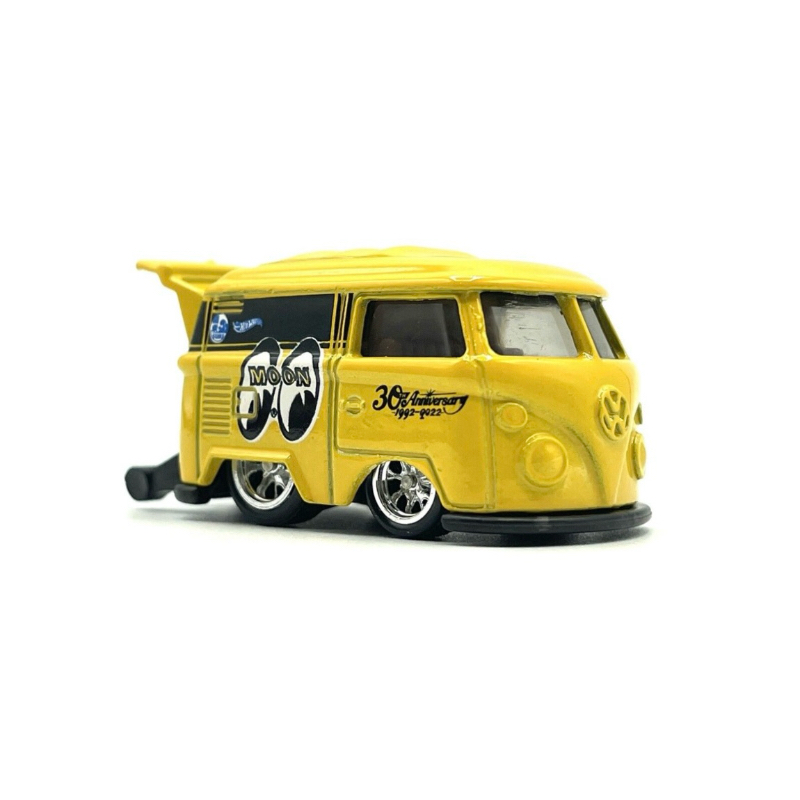 Hotwheels 黃色 Volkswagen Kool Kombi(30 週年和 Mooneyes 標誌)