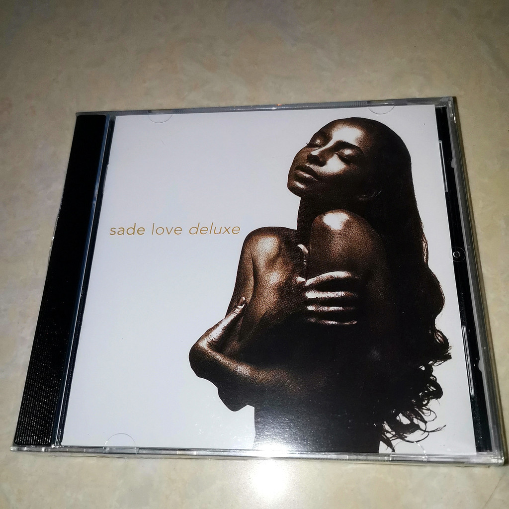 【全新】天鵝絨般的嗓音 莎黛 Sade Love Deluxe CD 密封包裝 XH