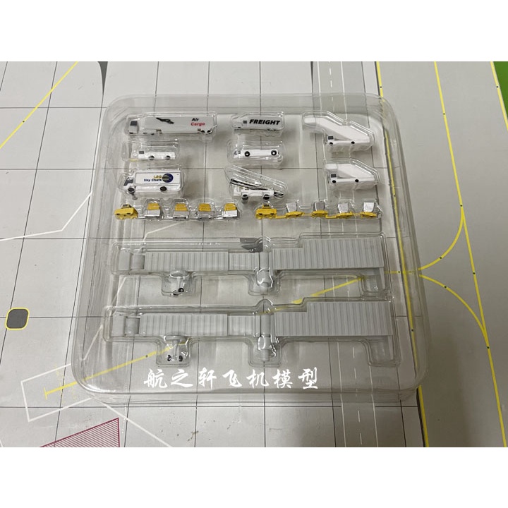 JC Wings 1:400 JCGSESETA 機場附件套裝 地勤 共20小件 011