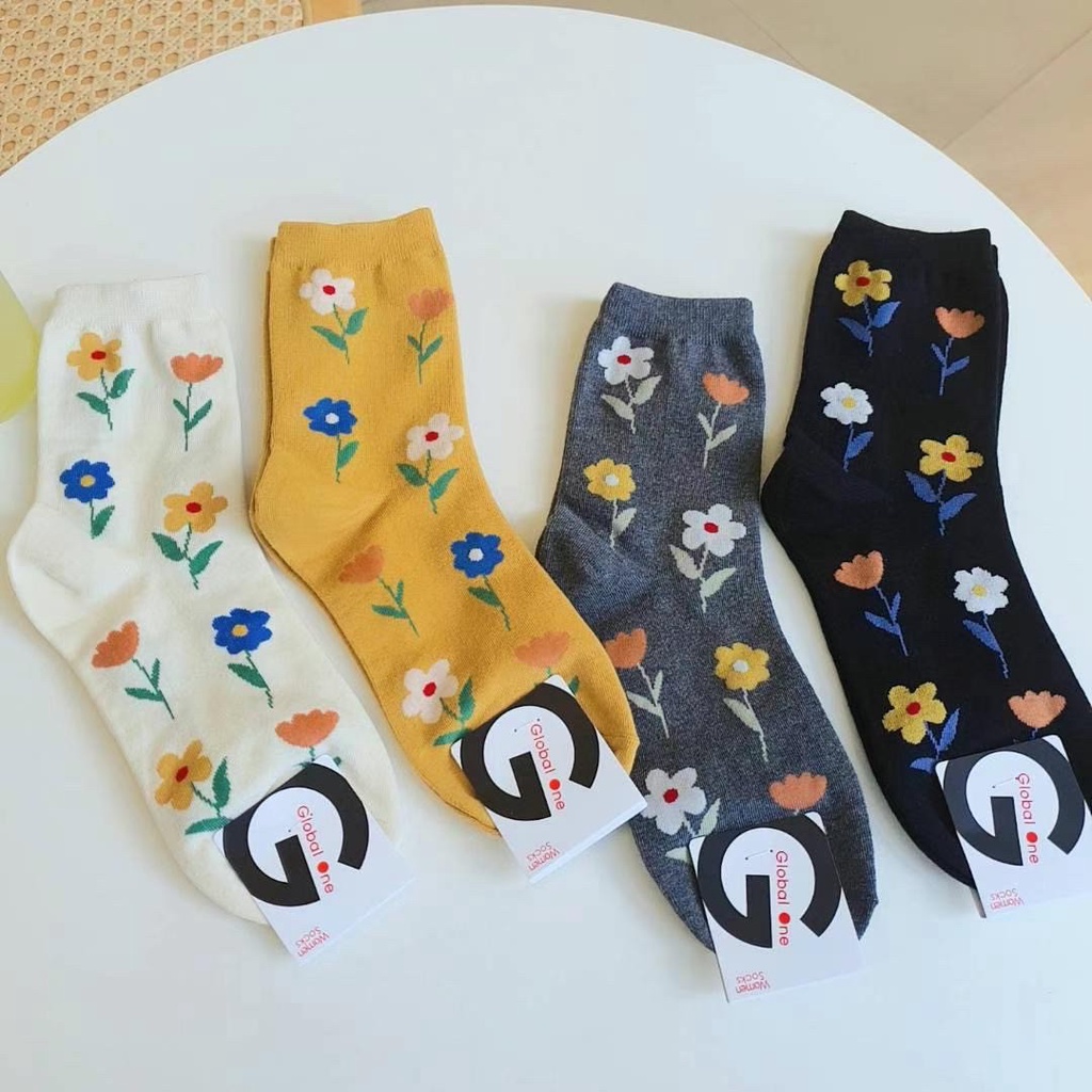FLORA正韓代購&lt;&lt;現貨&gt;&gt; 快速出貨  中筒襪 潮襪 滿版花朵襪子  可愛花朵 襪子 造型襪  韓國製造