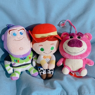 玩具總動員 娃娃 吊飾 玩偶 巴斯 翠絲 坐姿 草莓熊 熊抱哥 巴斯光年 生日 禮物 收藏 夾娃娃機 嬰兒安撫玩偶