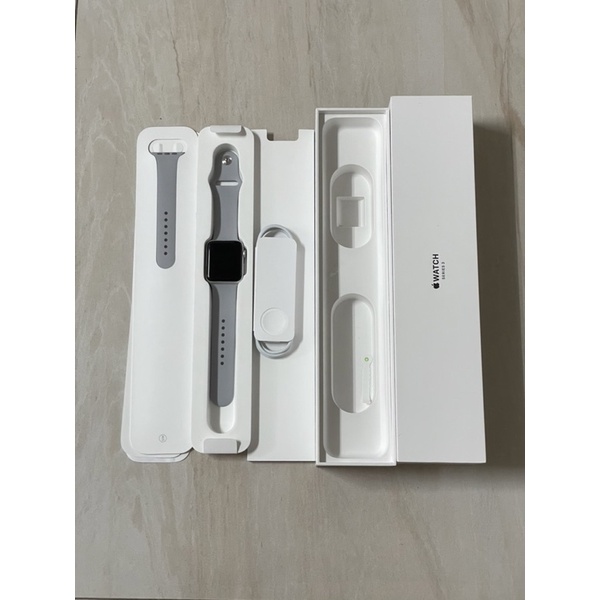 Apple Watch S3 42mm 附全新充電線