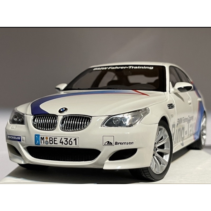 【Kyosho】 1/18 BMW e60 M5 彩繪版1:18 模型車