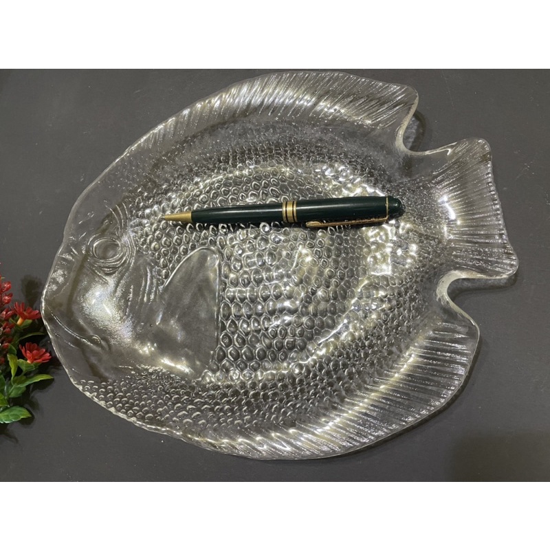 可愛浮雕魚型玻璃盤、每個199、2個350⋯⋯26x21公分 #古董#收藏#盤子#玻璃盤#玻璃#魚
