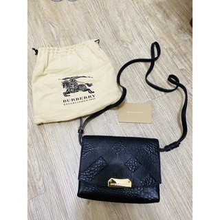Burberry 經典壓格紋牛皮斜背小包
