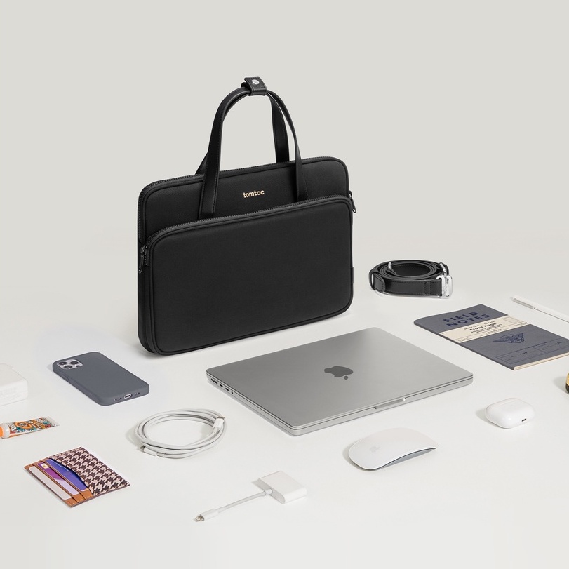Tomtoc 旅行日記 肩背包，經典黑，適用於13吋 MacBook Air / Pro、14吋 MacBook Pro