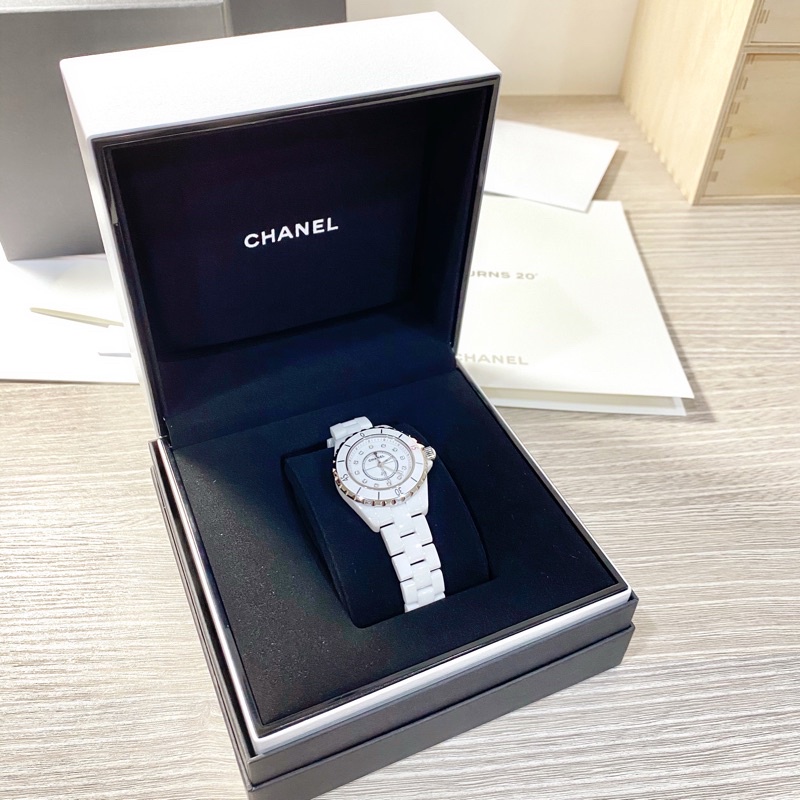 Chanel J12白色帶鑽腕錶 33mm