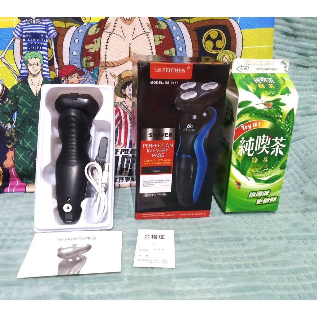 (快速出貨)電動刮鬍刀 三刀頭 旋轉式 USB 充電式 刮鬍刀 旅遊 便攜 便宜 方便(禮物、聖誕禮物、男友、生日禮物)