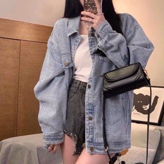 特價*深藍現貨秒出♥️售完不再【JinG】顆粒編織牛仔外套♥️ 復古翻領外套 牛仔上衣 牛仔襯衫 單寧外套 工裝外套
