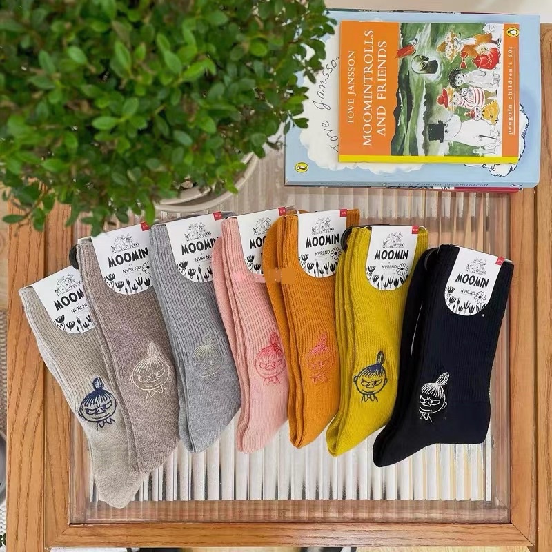 🙌日本正品🙌（部分現貨）Moomin 嚕嚕米 棉質刺繡襪子 長襪 中筒襪 女襪