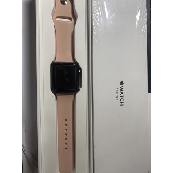 Apple Watch 3 GPS + LTE 42mm 女用錶 有貼螢幕保護貼跟犀牛盾的殼！ 送 3種錶帶跟充電集線器