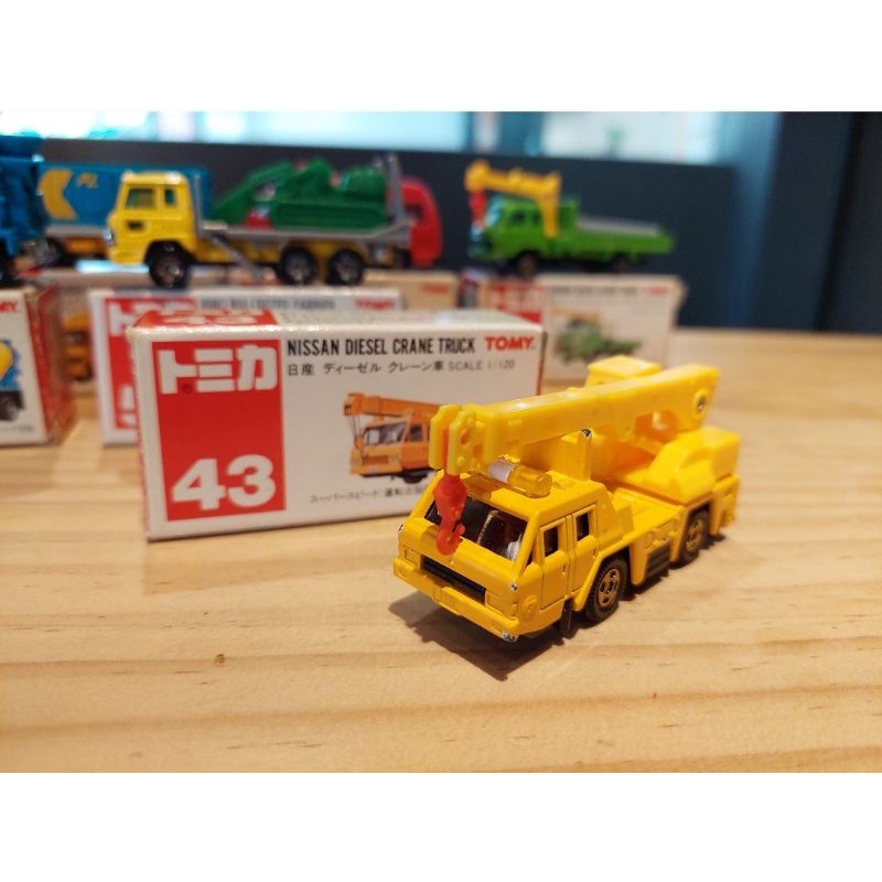 Tomica 43 Nissan diesel crane truck 稀有舊紅標吊車