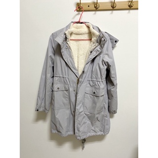 UV100 防水保暖長版女外套-可拆式毛絨背心/灰色大衣外套/防風防潑水長版外套/機能外套
