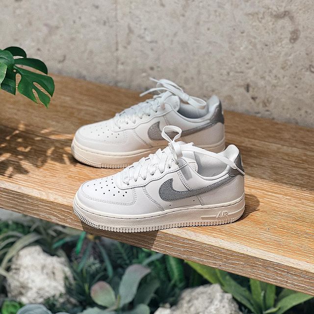 新款🔺Nike Air Force 1 象牙白 銀色 銀勾 白色 白鞋 AF1 DQ7569-100