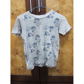 1013C 男童 短袖 上衣 (衣長48CM)． 二手 ． UNIQLO ． 灰色 ．迪士尼圖案