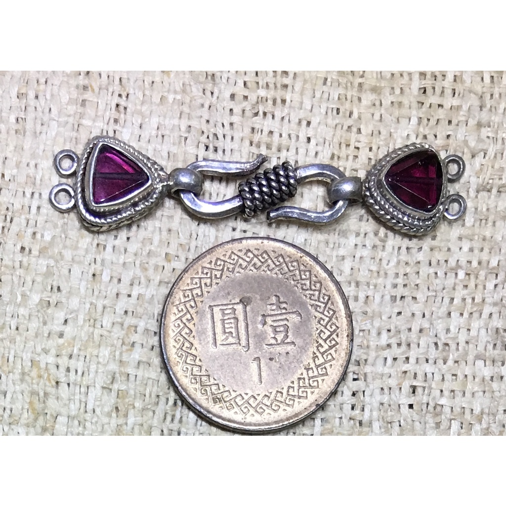 G513尼泊爾手工925銀扣頭鑲嵌紅色石榴石（雙盤）