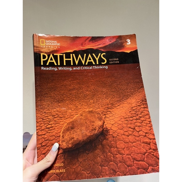 Pathways 3 近全新/只有把書放在背包過幾乎無其他使用
