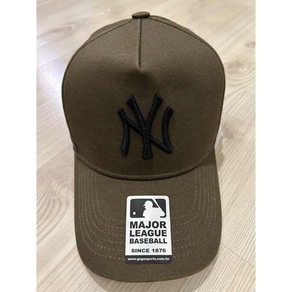 少戴帽子太多，MLB品牌NY卡車司機帽和NY棒球帽合售700含運！圖片即可看出很新！寄出前會幫您消毒清潔！再送漁夫帽一頂