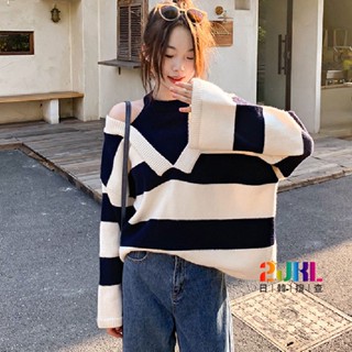 #51835 韓版假兩件挖肩條紋長袖毛衣 大尺碼 包芯紗休閒寬鬆橫條V領顯瘦針織上衣 秋冬經典百搭露肩上衣