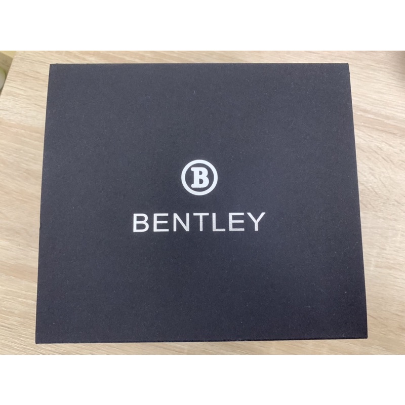 全新閒置品整理出清～BENTLEY簡約素面金色日期男錶