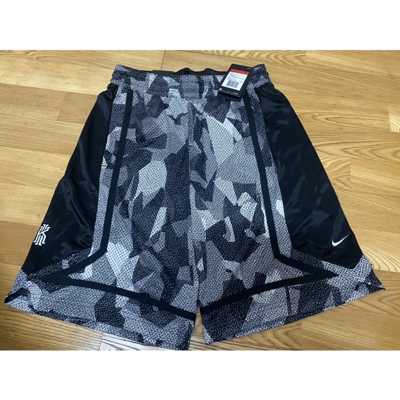 Nike kyrie 球褲 全新L號 優惠價990元 訂價1580元 AJ3456-104