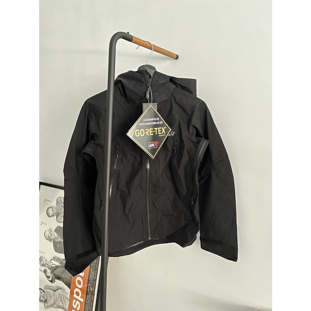 Norrona 老人頭 falketind Gore-Tex 雨衣
