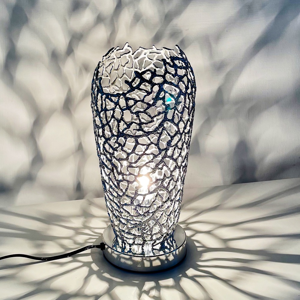 DeLife 光式日常｜ 錫製花瓶型檯燈- 銀色 財位、情境燈光最佳選擇，光影投影延伸感佳。