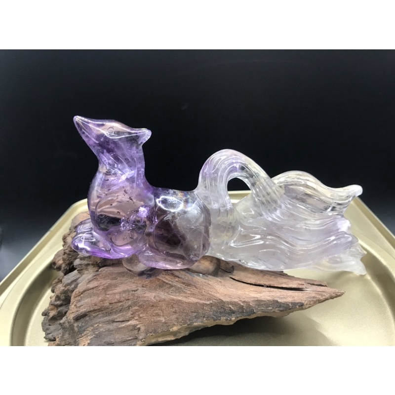 紫水晶 狐狸🦊雕件/純手工雕刻制作/超級美的，不同於ㄧ般🦊雕刻作品