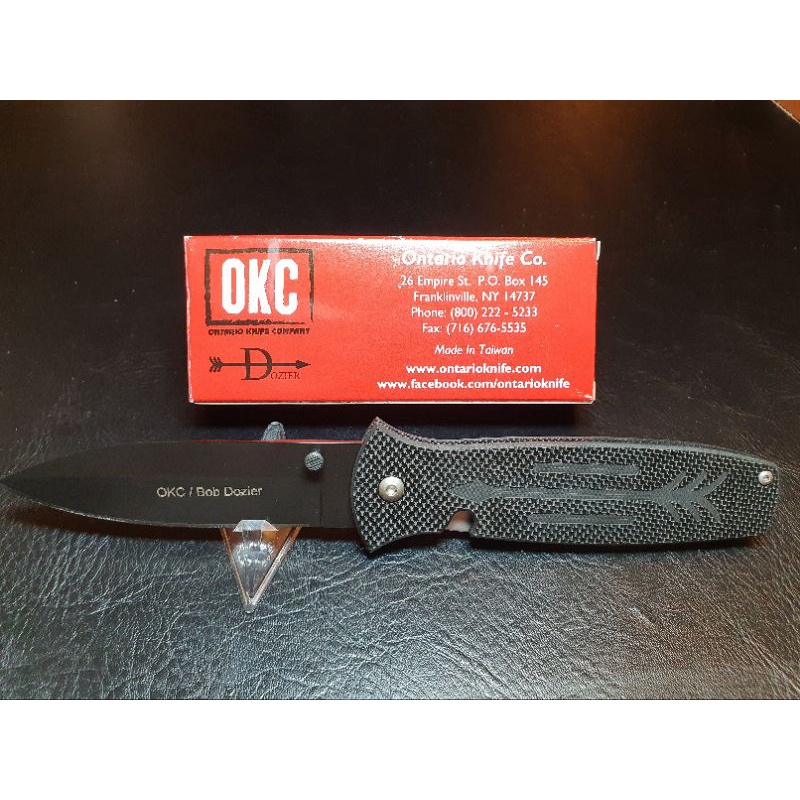 【台灣製】Ontario OKC Dozier Arrow 黑平刃戰術折刀，D2鋼/G10柄，非Spyderco