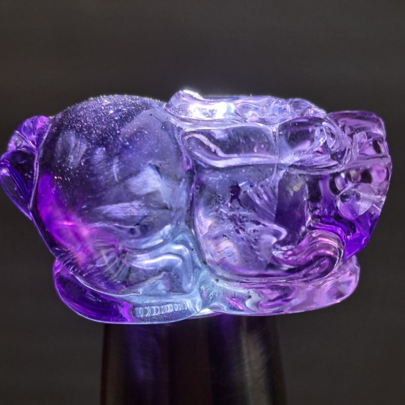 高品烏拉圭紫水晶、紫水晶貔貅雕件，長4.5公分，清透無棉，雕工精細，招財、避邪、擋煞