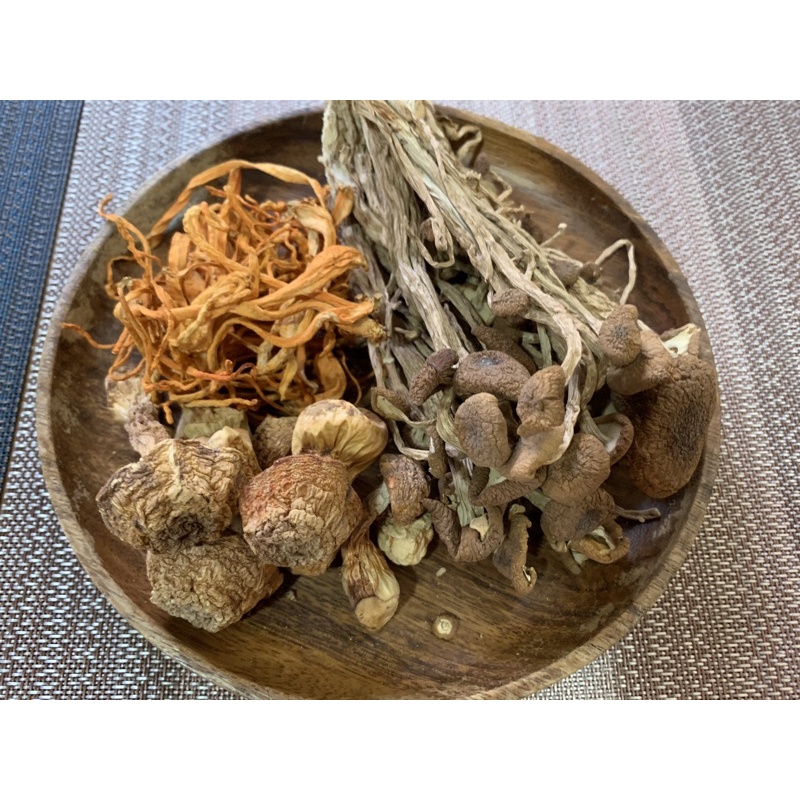 養生綜合菇包 （110-120g)巴西蘑菇 茶樹菇 北蟲草 煲雞湯 煲素湯的好食材 養身清甜湯頭