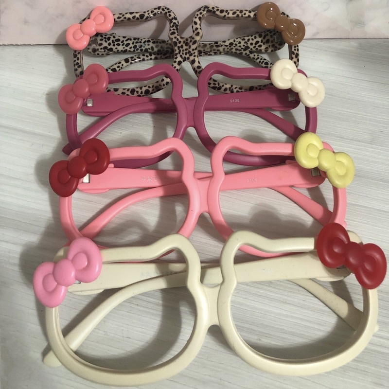 Hello Kitty 凱蒂貓 蝴蝶結 造型眼鏡框 附眼鏡擦拭布乙個+眼睛袋乙個