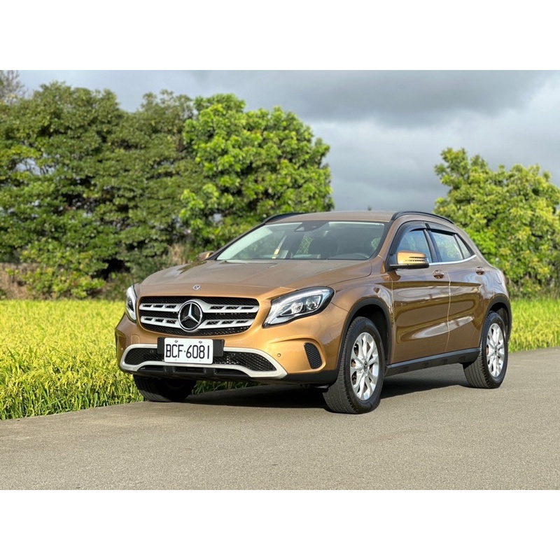 售2018年出廠 BENZ GLA250 歐規 棕 原鈑件 實跑1.8萬 無待修 可鑑定試車全貸 0987707884汪