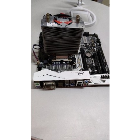 白色漂亮的 1151 六七代 B250M主板 + I5-6400 CPU