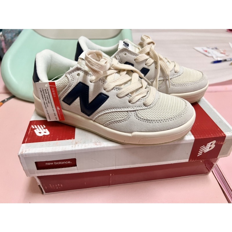 New Balance 復古鞋CRT300WA  中性米白 配深藍