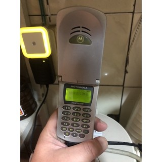 Motorola 類比式StarTAC早期摺疊手機P-8088，可開機。不喜二手舊物者勿擾勿下標。