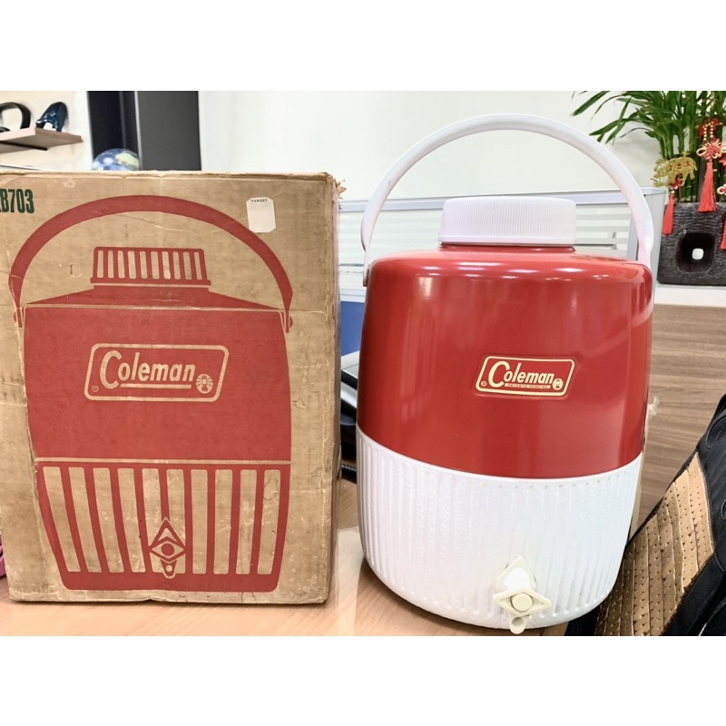 COLEMAN 經典色 野餐露營冷水壺。