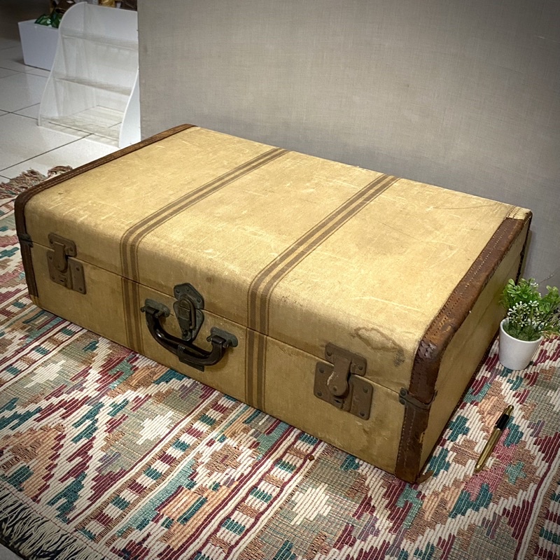 可租借 大型 米黃色 香港形制 古董硬殼行李箱 古董行李箱 旅行箱 提箱 老提箱 老手提箱 復古手提箱